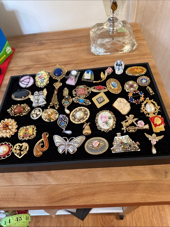 Disney Jewelry - Brooch Tray 4 Cocktail Hour Show on 5/2 includes a Disney Napier Heart